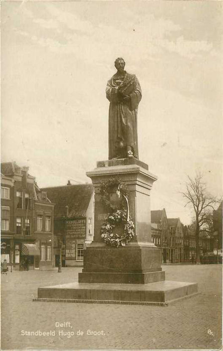 Delft Standbeeld Hugo de Groot