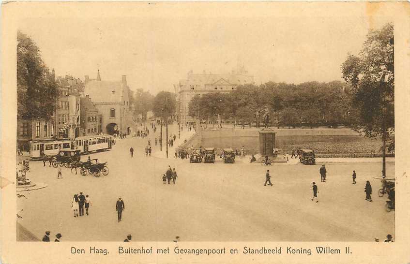 Den Haag Buitenhof met Gevangenpoort en Standbeeld Koning Willem II