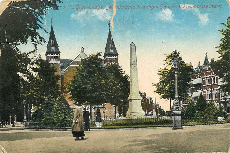 Den Haag Gedenknaald Koningin Emma en Regentesse Kerk