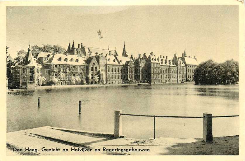 Den Haag Gezicht op Hofvijver en Regeringsgebouwen