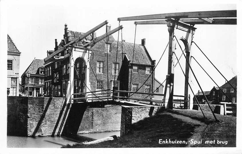 Enkhuizen Spui met brug