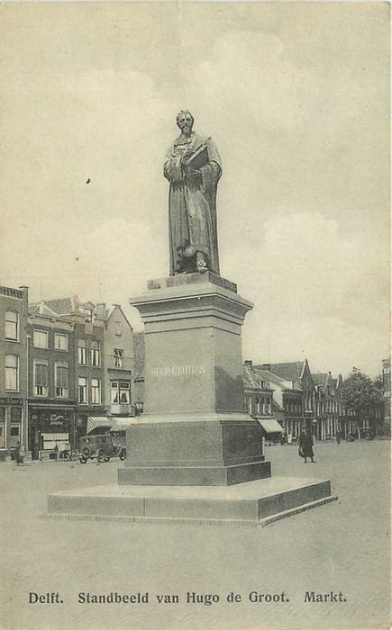 Delft Standbeeld van Hugo de Groot