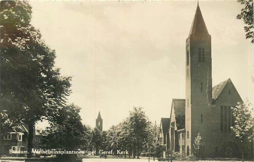 Bussum Wilhelminaplantsoen met Kerk