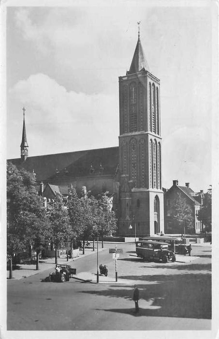 Bussum Gezicht op de Brink en St. Vituskerk