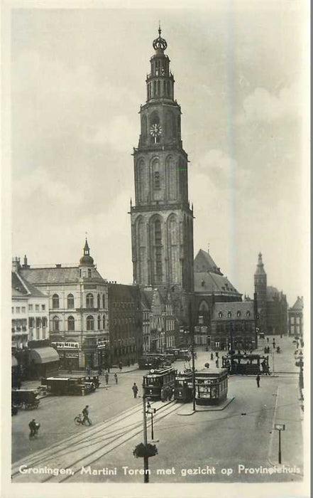 Groningen Martinitoren met gezicht op Provinciehuis