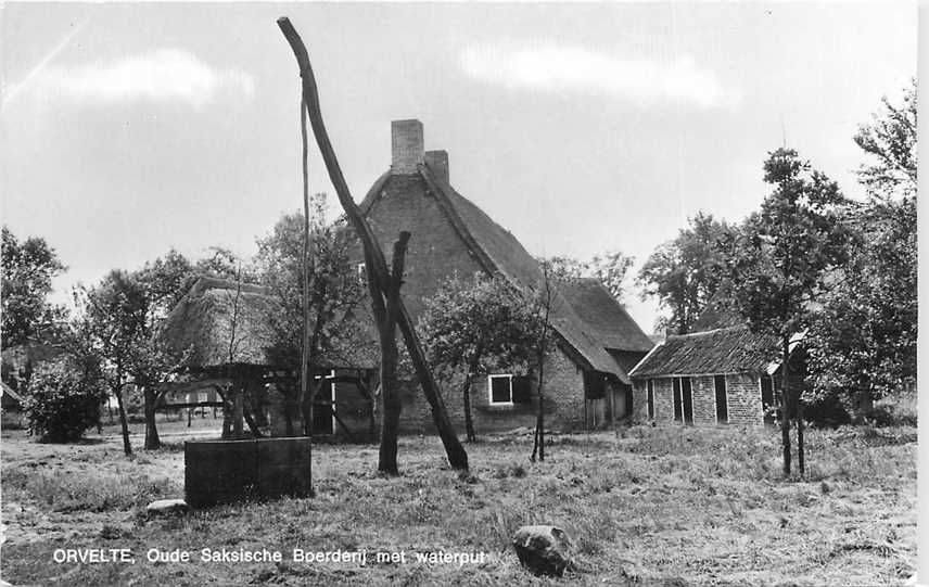 Orvelte Oude Saksische boerderij met waterput