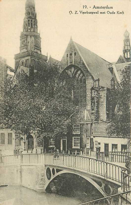 Amsterdam Voorburgwal met Oude Kerk