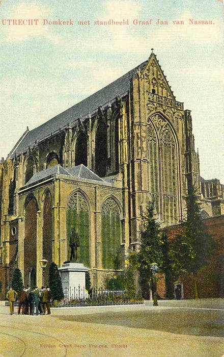 Utrecht Domkerk met standbeeld Graaf Jan van Nassau