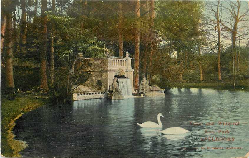 Apeldoorn Vijver met Waterval