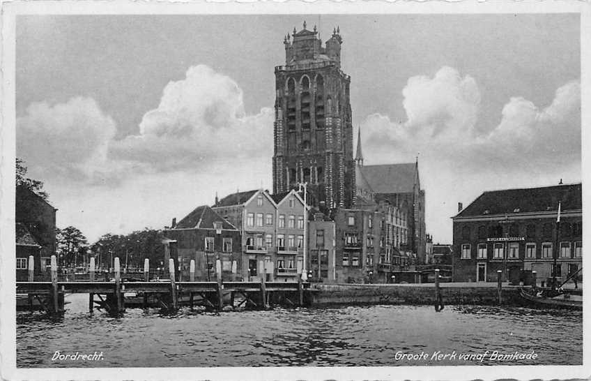 Dordrecht Groote Kerk vanaf Bomkade