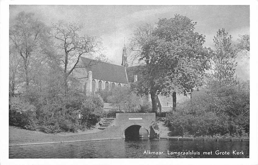 Alkmaar Lamoraalsluis met Grote Kerk