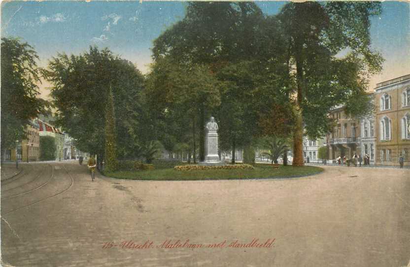 Utrecht Maliebaan met standbeeld