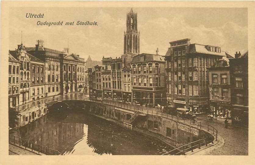 Utrecht Oudegracht met Stadhuis