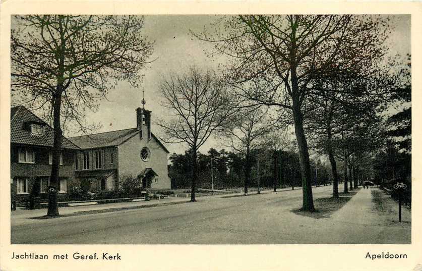 Apeldoorn Jachtlaan met Kerk