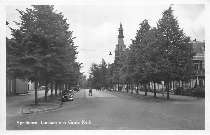 Apeldoorn Loolaan met Grote Kerk