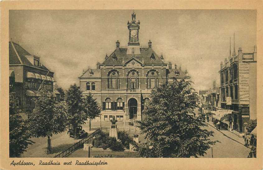 Apeldoorn Raadhuis met Raadhuisplein