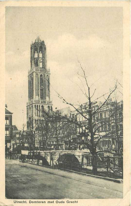 Utrecht Domtoren met Oude Gracht