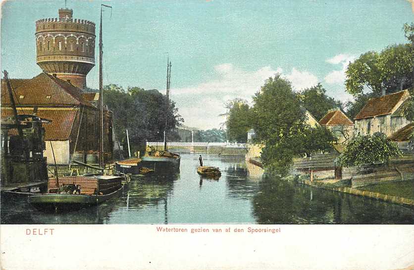 Delft Watertoren gezien van af den Spoorsingel