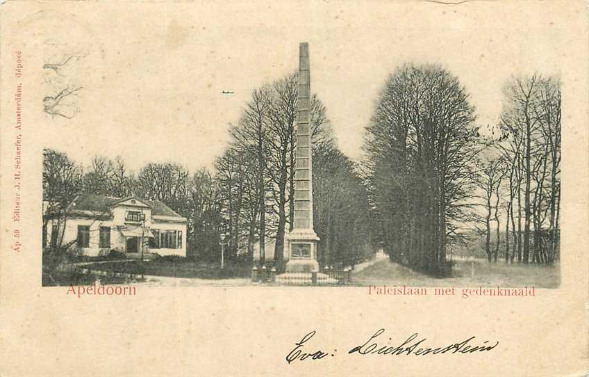 Apeldoorn Paleislaan met gedenknaald