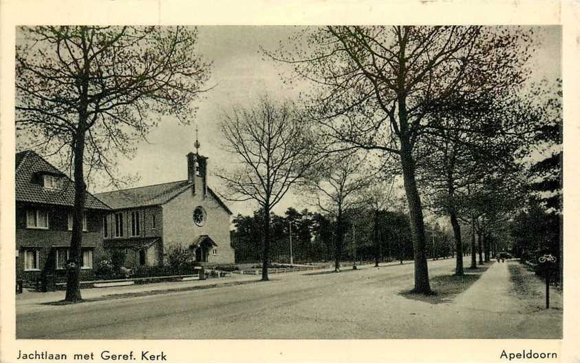 Apeldoorn Jachtlaan met Kerk