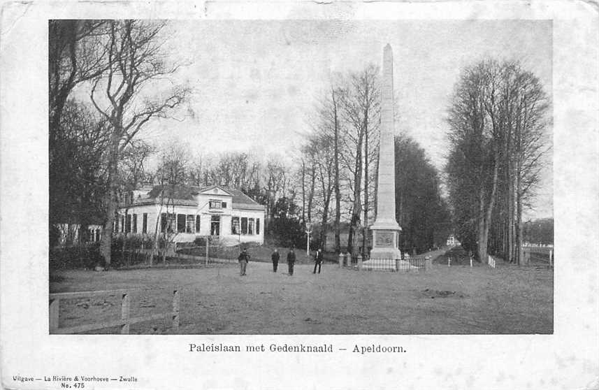 Apeldoorn Paleislaan met gedenknaald