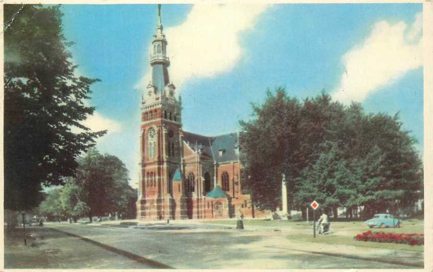 Apeldoorn Kerk met Verzetsmonument