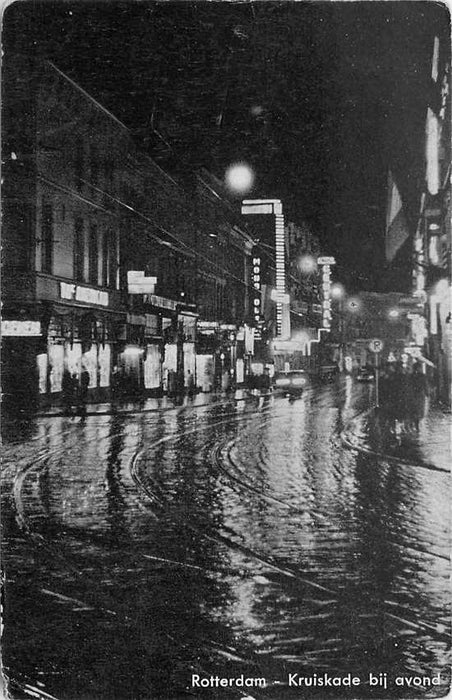 Rotterdam Kruiskade bij avond