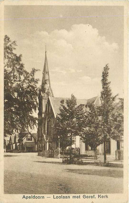 Apeldoorn Loolaan met Kerk