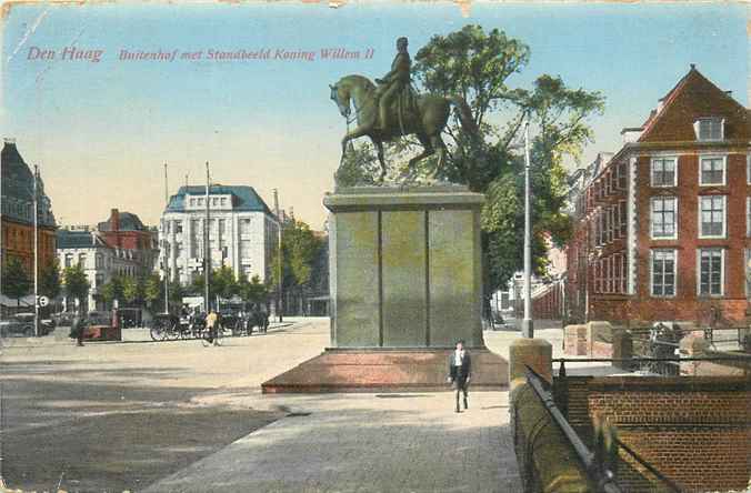 Den Haag Buitenhof met Standbeeld Koning