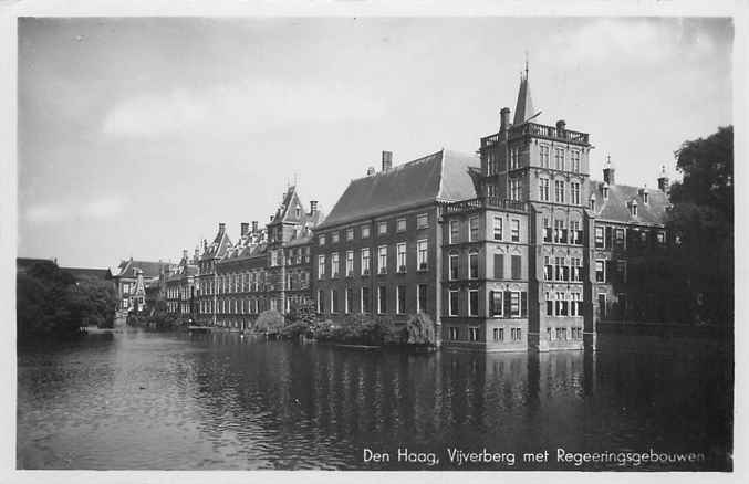 Den Haag Vijverberg met Regeeringsgebouwen