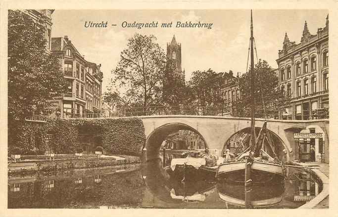 Utrecht Oudegracht met Bakkerbrug