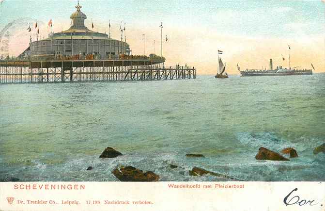 Scheveningen Wandelhoofd met Pleizierboot