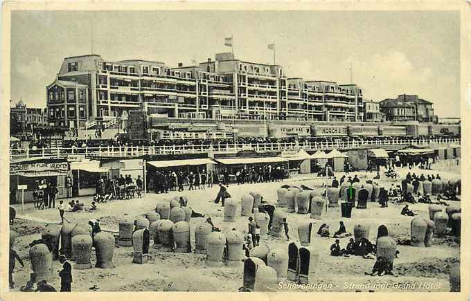 Scheveningen Strand met Grand Hotel