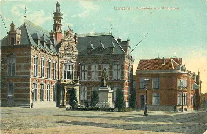 Utrecht Domplein met Academie