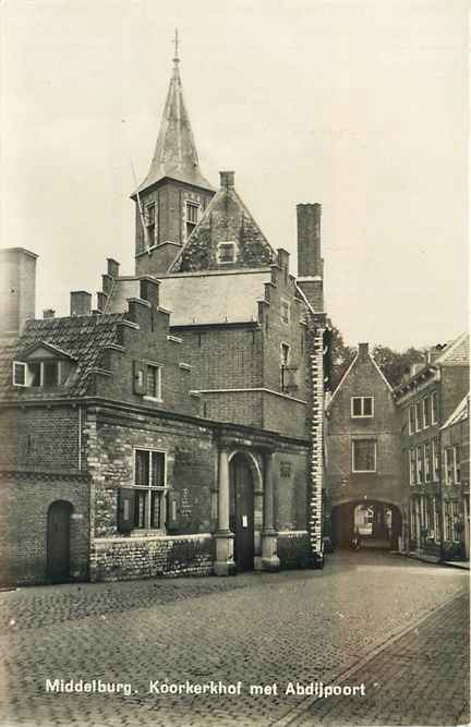 Middelburg Koorkerkhof met Abdijpoort