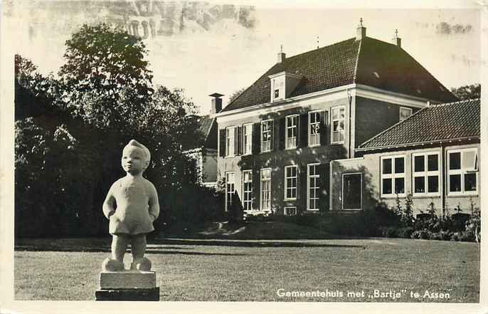 Assen Gemeentehuis met Bartje