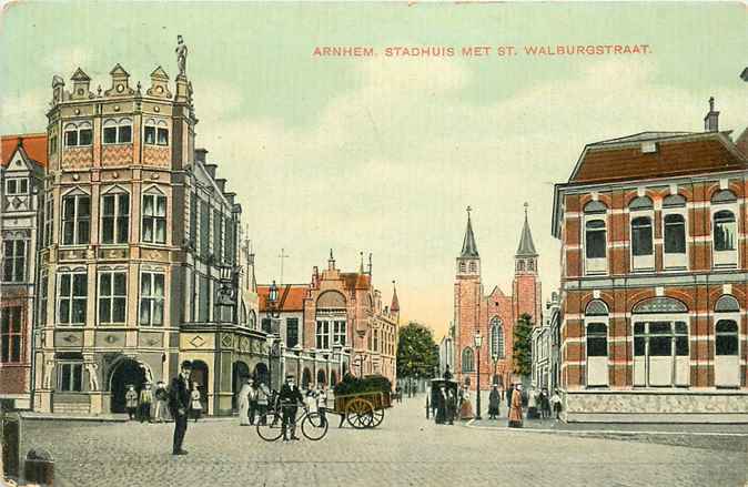 Arnhem Stadhuis met St Walburgstraat