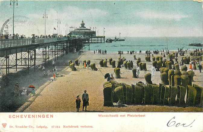 Scheveningen Wandelhoofd met Pleizierboot