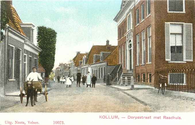 Kollum Dorpsstraat met Raadhuis