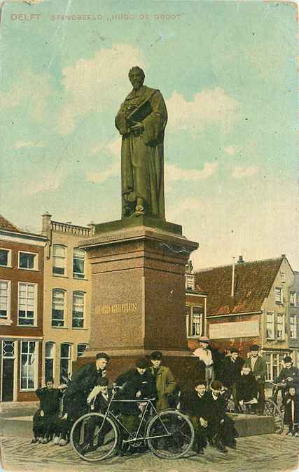 Delft Standbeeld Hugo de Groot