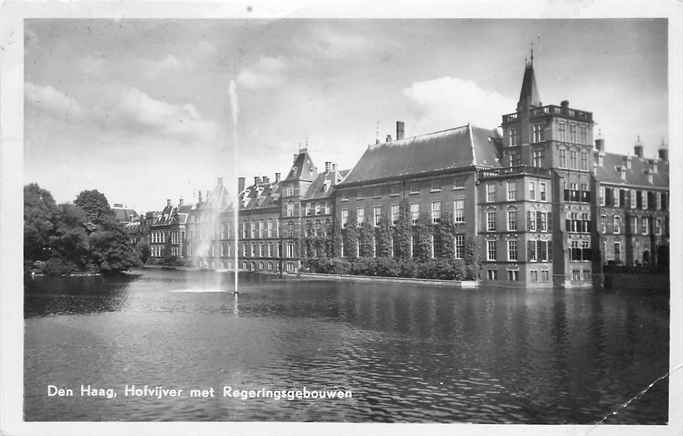 Den Haag Hofvijver m Regeringsgebouwen