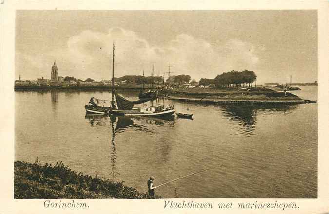 Gorinchem Vluchthaven met marineschepen