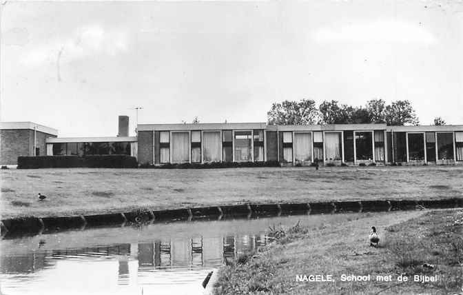 Nagele School met de bijbel