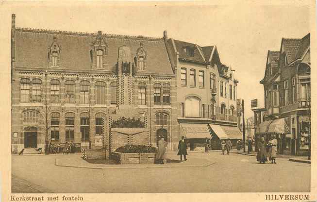 Hilversum Kerkstraat met fontein