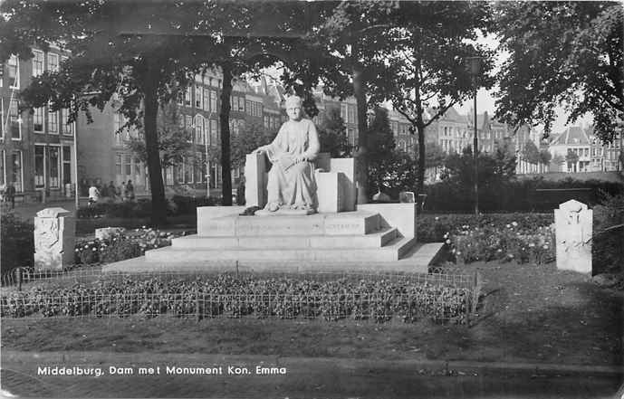 Middelburg Dam met Monument Kon Emma