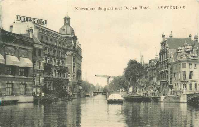 Amsterdam Kloveniers Burgwal met Doelenhotel