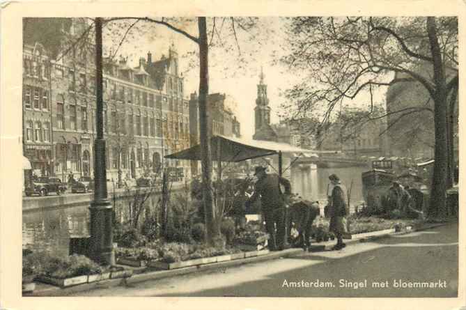 Amsterdam Singel met bloemmarkt