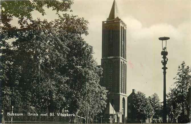 Bussum Brink met St Vituskerk