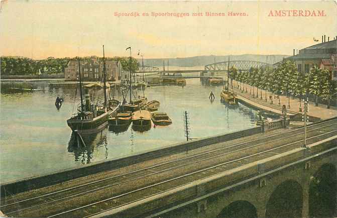 Amsterdam Spoordijk en Spoorbruggen met Binnen Haven