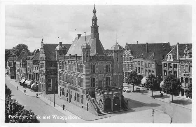 Deventer Brink met Waaggebouw